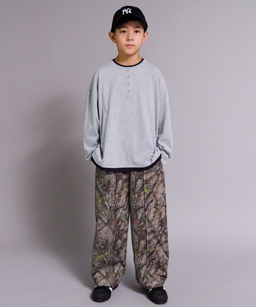 PAIRMANON STREET(ペアマノンストリート)の「【90-160cm】【綿100%】レイヤード 長袖 Tシャツ【PAIRMANON STREET】(Tシャツ/カットソー・キッズ・ライトグレー/ブラック/ホワイト/チャコールグレー・140/90/160/150/100/110/120/130)」の17枚目の写真