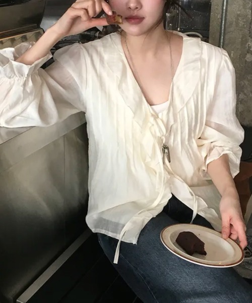 LOENNE(ロエヌ)の「Ruffle Tie Blouse / ラッフルタイブラウス(シャツ/ブラウス・レディース・ブラック/クリーム・FREE)」の1枚目の写真