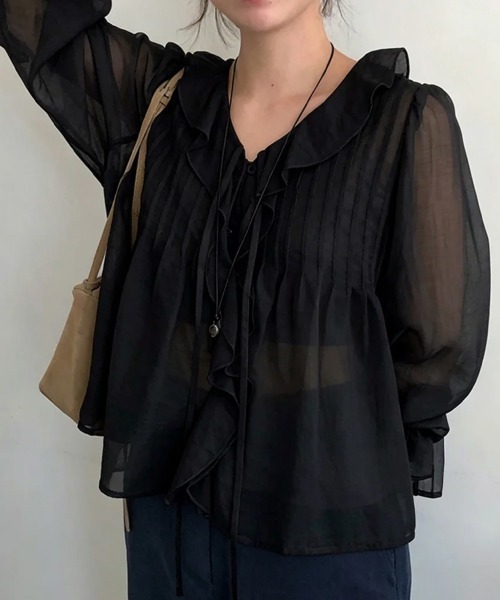 LOENNE(ロエヌ)の「Ruffle Tie Blouse / ラッフルタイブラウス(シャツ/ブラウス・レディース・ブラック/クリーム・FREE)」の15枚目の写真