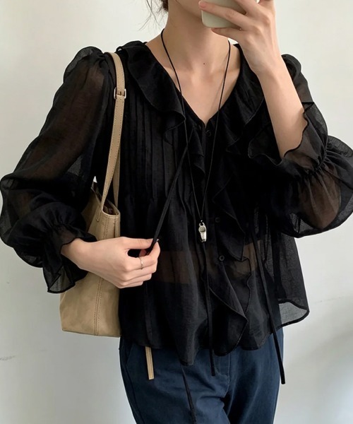 LOENNE(ロエヌ)の「Ruffle Tie Blouse / ラッフルタイブラウス(シャツ/ブラウス・レディース・ブラック/クリーム・FREE)」の17枚目の写真
