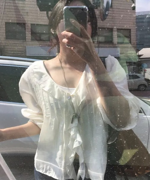 LOENNE(ロエヌ)の「Ruffle Tie Blouse / ラッフルタイブラウス(シャツ/ブラウス・レディース・ブラック/クリーム・FREE)」の19枚目の写真