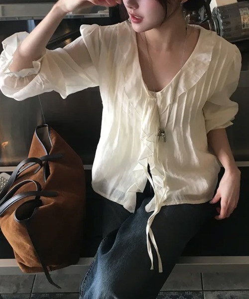 LOENNE(ロエヌ)の「Ruffle Tie Blouse / ラッフルタイブラウス(シャツ/ブラウス・レディース・ブラック/クリーム・FREE)」の4枚目の写真