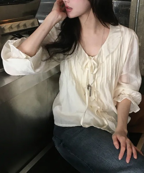 LOENNE(ロエヌ)の「Ruffle Tie Blouse / ラッフルタイブラウス(シャツ/ブラウス・レディース・ブラック/クリーム・FREE)」の5枚目の写真