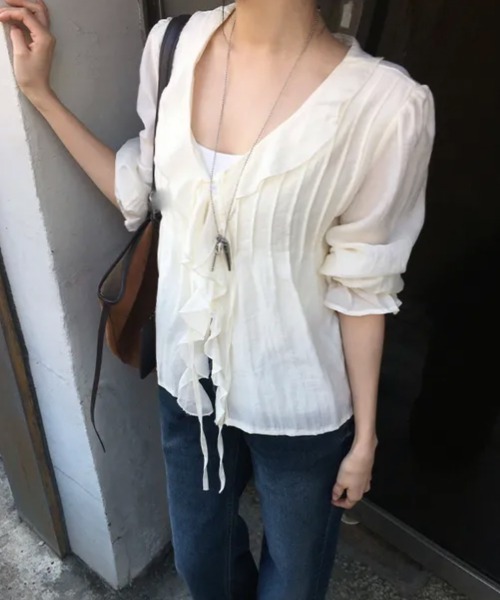 LOENNE(ロエヌ)の「Ruffle Tie Blouse / ラッフルタイブラウス(シャツ/ブラウス・レディース・ブラック/クリーム・FREE)」の7枚目の写真