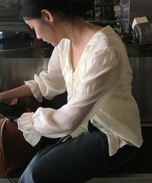 LOENNE(ロエヌ)の「Ruffle Tie Blouse / ラッフルタイブラウス(シャツ/ブラウス・レディース・ブラック/クリーム・FREE)」の8枚目の写真