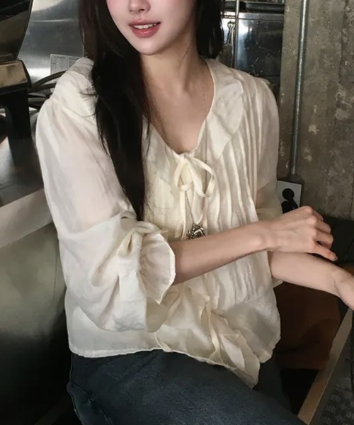 LOENNE(ロエヌ)の「Ruffle Tie Blouse / ラッフルタイブラウス(シャツ/ブラウス・レディース・ブラック/クリーム・FREE)」の9枚目の写真