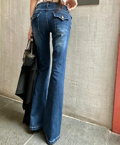 FLINEA（フリネア）の「フレアデニムパンツ（デニムパンツ・レディース・ダークブルー・S/M/L/XL）」の7枚目の写真