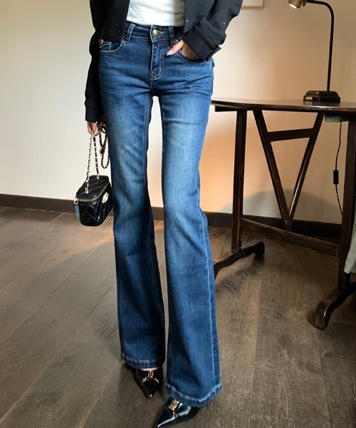FLINEA（フリネア）の「フレアデニムパンツ（デニムパンツ・レディース・ダークブルー・S/M/L/XL）」の3枚目の写真
