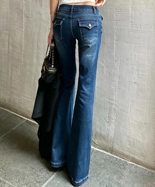 FLINEA（フリネア）の「フレアデニムパンツ（デニムパンツ・レディース・ダークブルー・S/M/L/XL）」の6枚目の写真