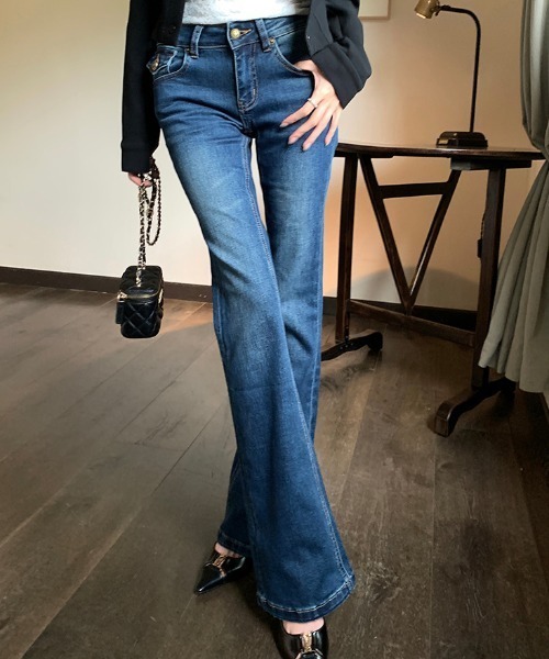 FLINEA（フリネア）の「フレアデニムパンツ（デニムパンツ・レディース・ダークブルー・S/M/L/XL）」の2枚目の写真