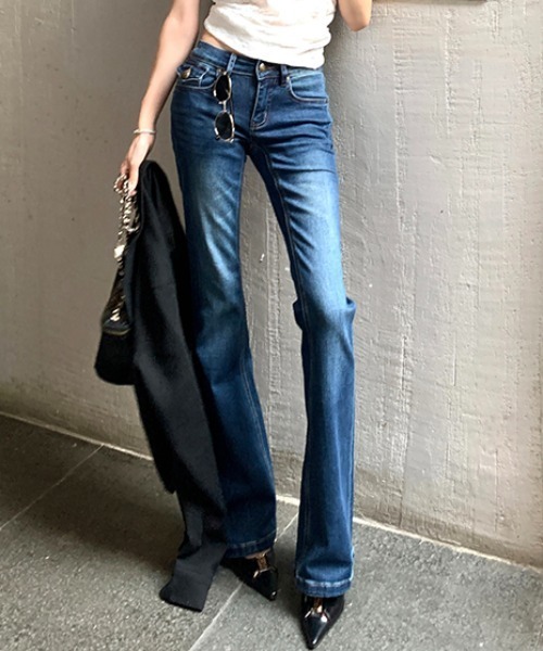 FLINEA（フリネア）の「フレアデニムパンツ（デニムパンツ・レディース・ダークブルー・S/M/L/XL）」の4枚目の写真