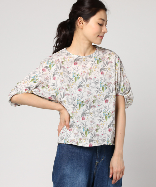 LBC（エルビーシー）の「花柄ローンブラウス                  （シャツ/ブラウス・レディース・ブラック/グレー/ブルー・MEDIUM）」の2枚目の写真