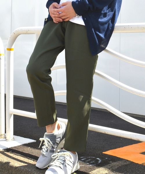 SHIPS(シップス)の「SU: T/C JERSEY 1TUCK パンツ(その他パンツ・メンズ・ネイビー/オリーブ/キャメル・MEDIUM/LARGE/SMALL/X-LARGE)」の2枚目の写真