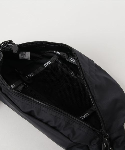 MEI（メイ）の「【MEI】メイ ボトムラインロビックエアー（ボディバッグ/ウエストポーチ・レディース・ブラック/パープル/レッド・ONESIZE）」の4枚目の写真