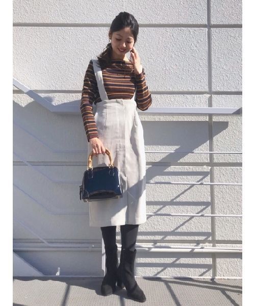 YECCA VECCA（イェッカヴェッカ）の「・サス付きコーデュロイスカート（スカート・レディース・ネイビー/ライトベージュ/キャメル・M/S）」の2枚目の写真