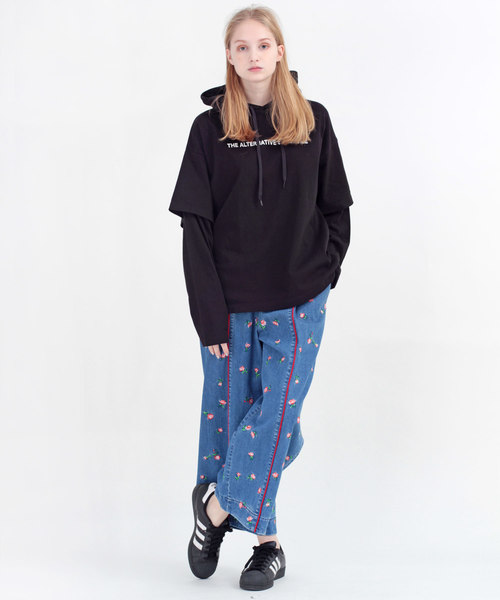 RNA（アールエヌエー）の「M1085 レイヤード風BIGパーカー（パーカー・レディース・ホワイト/ブラック/レッド・MEDIUM）」の12枚目の写真