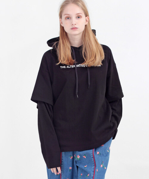 RNA（アールエヌエー）の「M1085 レイヤード風BIGパーカー（パーカー・レディース・ホワイト/ブラック/レッド・MEDIUM）」の16枚目の写真