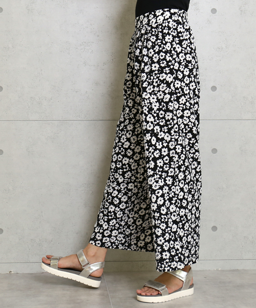 CHARM BERRY TIC（チャームベリーチック）の「モノクロ花柄パンツ（その他パンツ・レディース・ブラック/オフホワイト・M/L）」の5枚目の写真