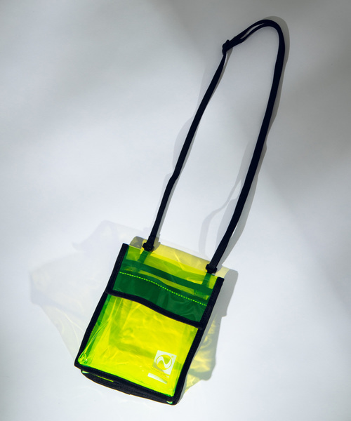 newhattan（ニューハッタン）の「∴WEGO/NEWHATTAN別注クリアサコッシュ（ショルダーバッグ・メンズ・イエロー/パープル/ブラウン/ブラック系その他/ホワイト系その他・FREE）」の5枚目の写真