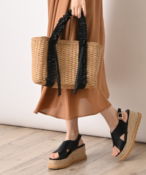 INTERPLANET（インタープラネット）の「ペーパーフリルハンドルカゴＢＡＧ（かごバッグ・レディース・ブラウン/グレー・フリー）」の2枚目の写真