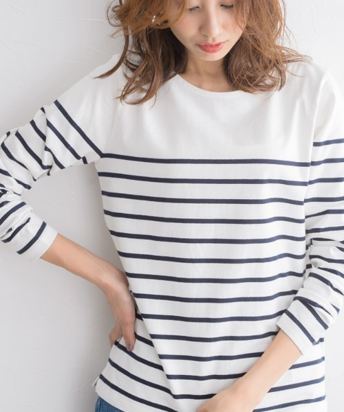 Pierrot(ピエロ)の「洗濯機で洗える 綿100%地厚長袖カットソー(Tシャツ/カットソー)」|ホワイト×ネイビー
