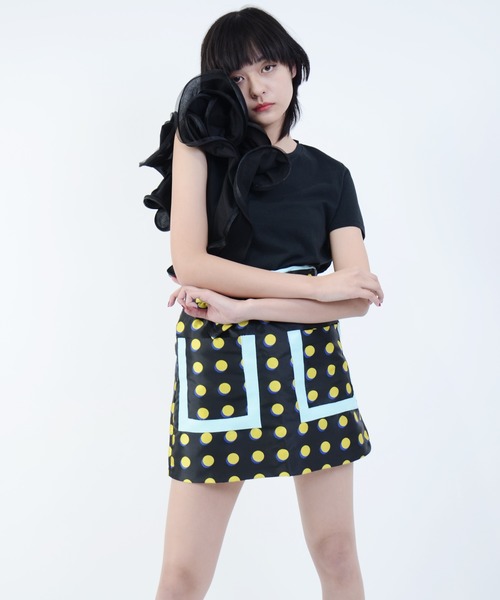 Narcissus(ナルシス)の「【cheap!!by vaNite】コサージュTシャツ(Tシャツ/カットソー)」|ブラック