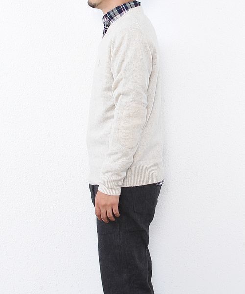 coen（コーエン）の「ラムウールＶネックニットプルオーバー（ニット/セーター・メンズ・ネイビー/ピンク/ダークグリーン/パープル/ブラック/オフホワイト/ブラウン/ライトグレー・X-LARGE/LARGE/MEDIUM/SMALL）」の20枚目の写真