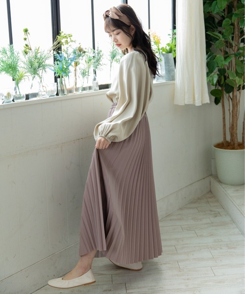 Mysa&Liina(ミーサリーナ)の「ボリュームスリーブ光沢ブラウス(シャツ/ブラウス・レディース・キャメル/オフホワイト/ミント/ベージュ・M)」の14枚目の写真