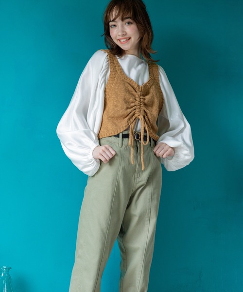 Mysa&Liina(ミーサリーナ)の「ボリュームスリーブ光沢ブラウス(シャツ/ブラウス・レディース・キャメル/オフホワイト/ミント/ベージュ・M)」の11枚目の写真