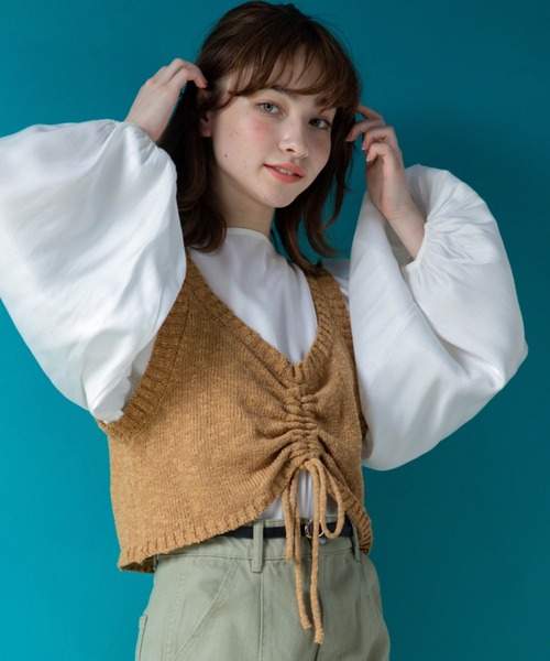 Mysa&Liina(ミーサリーナ)の「ボリュームスリーブ光沢ブラウス(シャツ/ブラウス・レディース・キャメル/オフホワイト/ミント/ベージュ・M)」の9枚目の写真