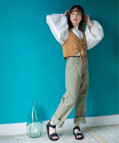 Mysa&Liina(ミーサリーナ)の「ボリュームスリーブ光沢ブラウス(シャツ/ブラウス・レディース・キャメル/オフホワイト/ミント/ベージュ・M)」の12枚目の写真