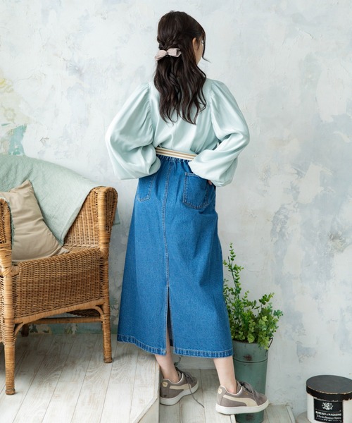 Mysa&Liina(ミーサリーナ)の「ボリュームスリーブ光沢ブラウス(シャツ/ブラウス・レディース・キャメル/オフホワイト/ミント/ベージュ・M)」の22枚目の写真