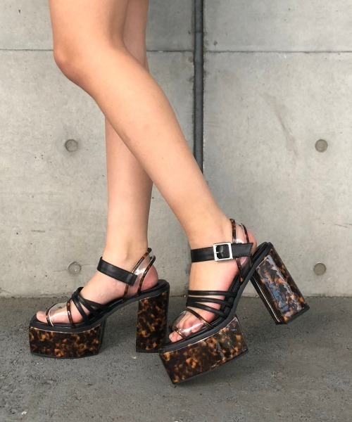 ENVYM(アンビー)の「コードストラップPVCサンダル(サンダル・レディース・ブラック/ブラウン・22.5cm/23.5cm/24.5cm)」の9枚目の写真