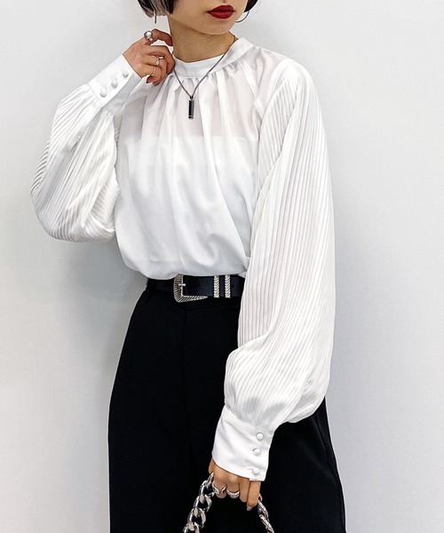 PAGEBOY(ページボーイ)の「ボリュームプリーツブラウス (デザインブラウス)(シャツ/ブラウス・レディース・ブラック/オフホワイト・FREE)」の3枚目の写真
