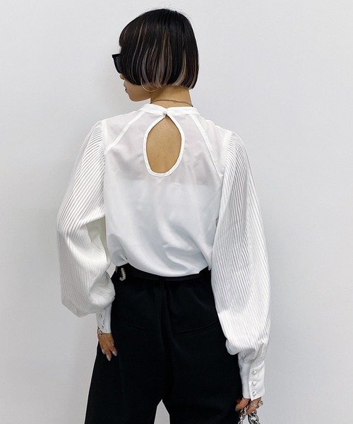 PAGEBOY(ページボーイ)の「ボリュームプリーツブラウス (デザインブラウス)(シャツ/ブラウス・レディース・ブラック/オフホワイト・FREE)」の16枚目の写真