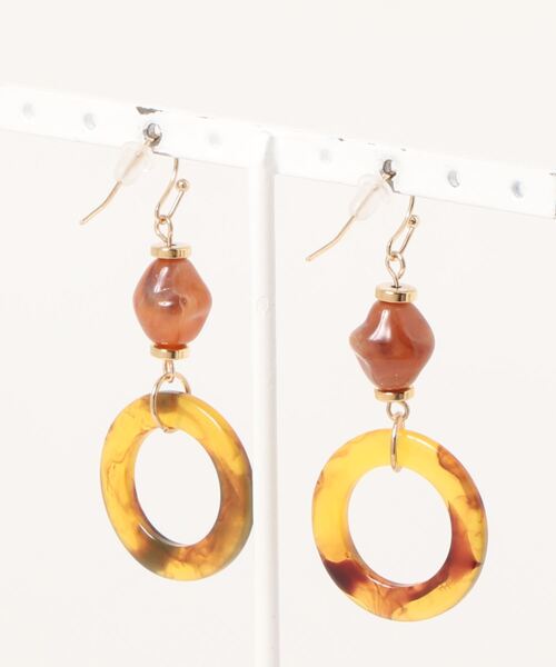 ap retro（アプレトロ）の「マーブルリングモチーフピアス【ZOZO限定アイテム】（ピアス（両耳用）・レディース・ベージュ/ブラウン・FREE）」の6枚目の写真