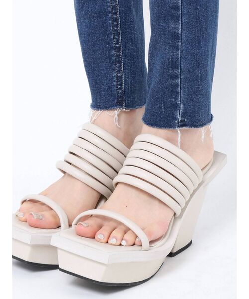 EMODA(エモダ)の「カーブフィットリッパードハイウエストパギンス(デニムパンツ・レディース・ライトブルー/インディゴブルー・MEDIUM/X-SMALL/SMALL)」の18枚目の写真