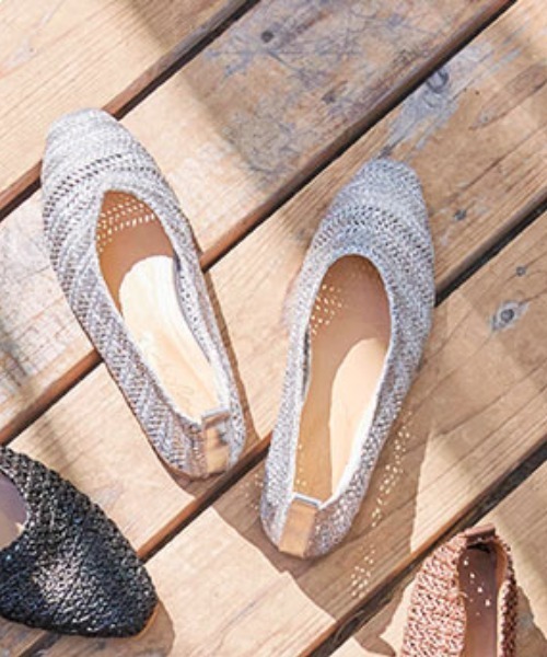 KOBE LETTUCE（コウベレタス）の「ラタン調セミスクエアトゥフラットパンプス（パンプス・レディース・ブラック/シルバー/ブラウン/アイボリー・LL/L/M/S）」の4枚目の写真