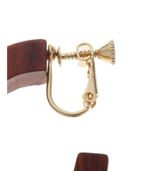 dazzlin（ダズリン）の「ウッドライクラウンドイヤリング（イヤリング・レディース・オフホワイト/ブラウン・FREE）」の4枚目の写真