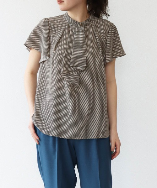 TITE IN THE STORE(ティテ インザ ストア)の「レトロ小紋ボウタイフリル半袖ブラウス(シャツ/ブラウス・レディース・オフホワイト/ベージュ/ブラック/ブラウン・38)」の1枚目の写真