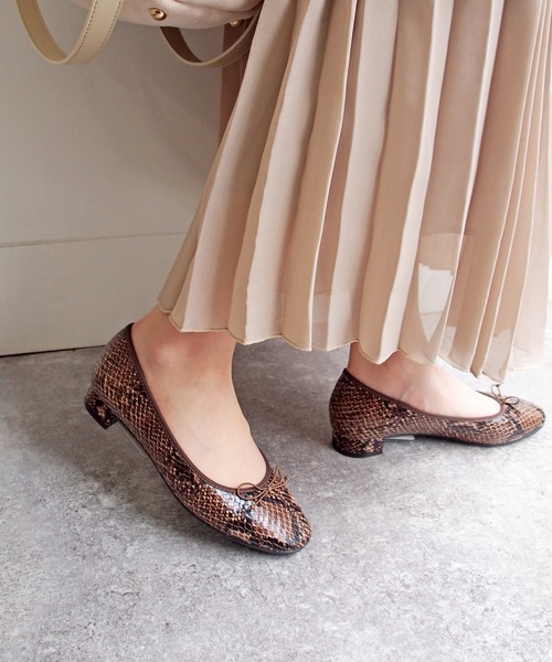 byあしながおじさん（バイアシナガオジサン）の「ふわもちクッションバレエシューズ　-8750332（バレエシューズ・レディース・ベージュ/ワイン/パイソン・22.5cm/23.5cm/24.5cm/23.0cm/24.0cm）」の3枚目の写真