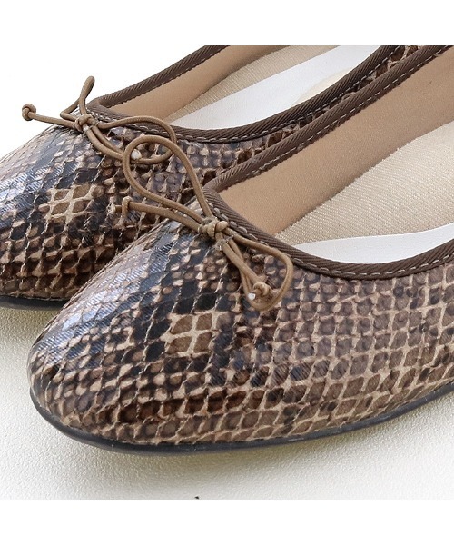 byあしながおじさん（バイアシナガオジサン）の「ふわもちクッションバレエシューズ　-8750332（バレエシューズ・レディース・ベージュ/ワイン/パイソン・22.5cm/23.5cm/24.5cm/23.0cm/24.0cm）」の17枚目の写真