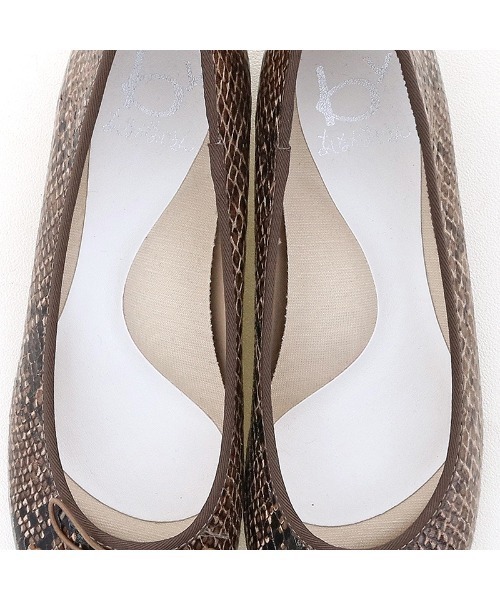 byあしながおじさん（バイアシナガオジサン）の「ふわもちクッションバレエシューズ　-8750332（バレエシューズ・レディース・ベージュ/ワイン/パイソン・22.5cm/23.5cm/24.5cm/23.0cm/24.0cm）」の20枚目の写真