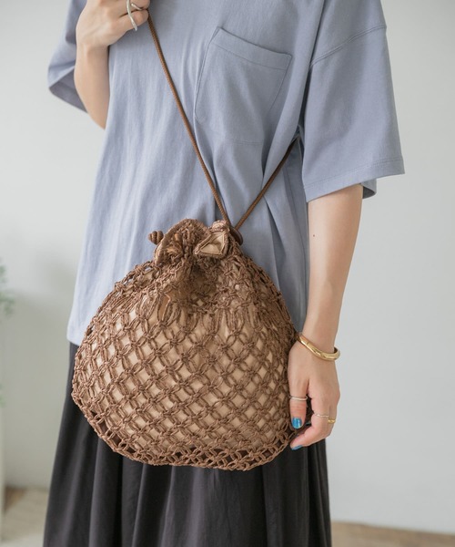 ITEMS URBANRESEARCH（アイテムズ アーバンリサーチ）の「ペーパーショルダーバッグ（ショルダーバッグ・レディース・ブラウン/ブラック・-）」の5枚目の写真