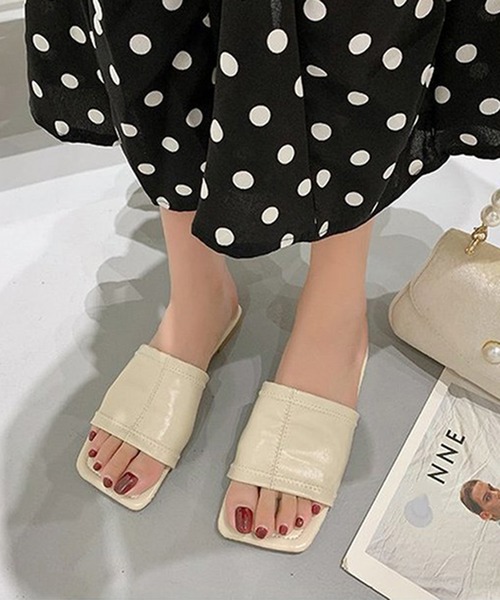 STYLEBLOCK(スタイルブロック)の「スクエアフラットトゥミュールサンダル(サンダル・レディース・ネイビー/ブラック/ベージュ/ホワイト/ブラウン/ピンク/イエロー・35/39/38/36/37/40)」の4枚目の写真