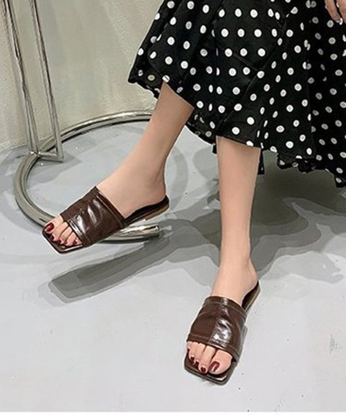 STYLEBLOCK(スタイルブロック)の「スクエアフラットトゥミュールサンダル(サンダル・レディース・ネイビー/ブラック/ベージュ/ホワイト/ブラウン/ピンク/イエロー・35/39/38/36/37/40)」の3枚目の写真