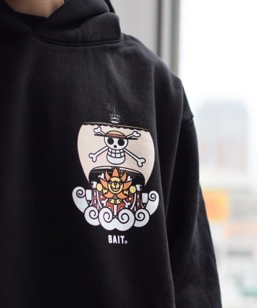 BAIT（ベイト）の「BAIT ベイト ONEPIECE STRAWHAT SKULLS HDY 215-OPC-PRK-002（パーカー・メンズ・ブラック・LARGE/X-LARGE/XX-LARGE/MEDIUM）」の2枚目の写真
