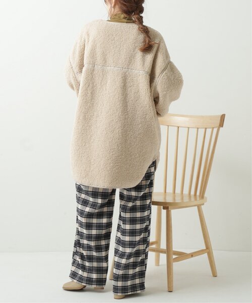 RAY CASSIN(レイカズン)の「スウェード切替リングボアブルゾン(ブルゾン・レディース・ベージュ/モカ・FREE)」の6枚目の写真