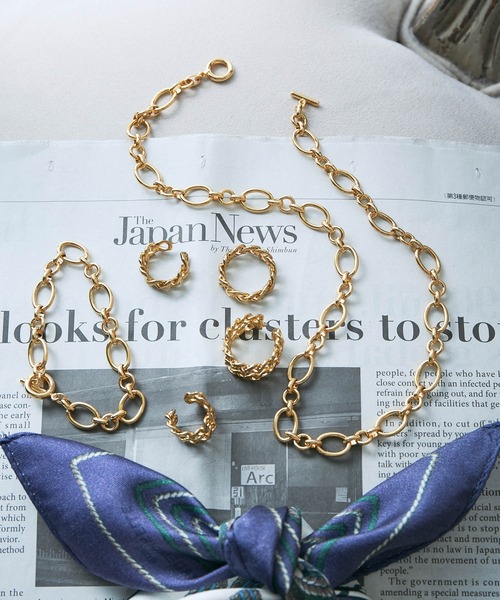 MADEMOISELLE ROPE'(マドモアゼル ロペ)の「ボリュームチェーンブレスレット(ブレスレット・レディース・ゴールド・FREE)」の2枚目の写真