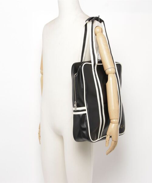 FRED PERRY（フレッドペリー）の「Tote Bag（トートバッグ・メンズ・ブラック・ONE SIZE）」の3枚目の写真